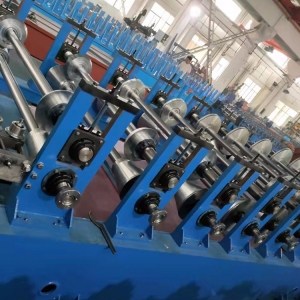 模壓橋架成型設(shè)備