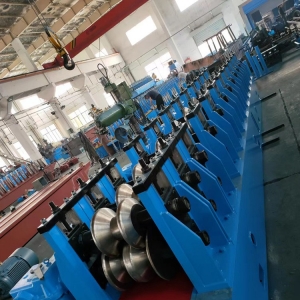 護(hù)欄板成型設(shè)備