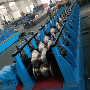 護(hù)欄板成型設(shè)備