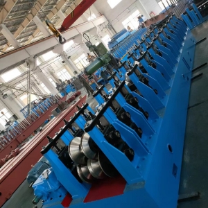 護(hù)欄板成型設(shè)備