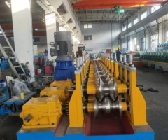 護欄板成型設(shè)備