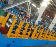 護欄板成型設(shè)備