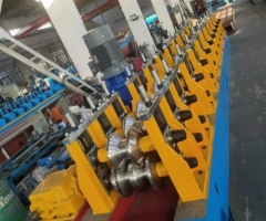 護欄板成型設(shè)備