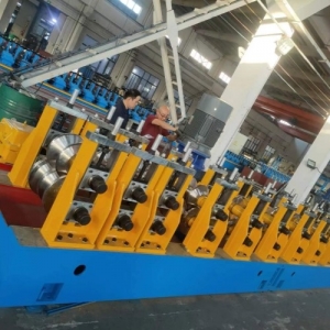 護(hù)欄板成型設(shè)備