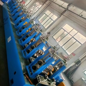 護(hù)欄板成型設(shè)備