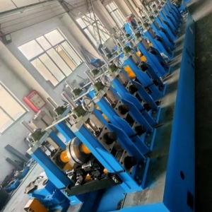 護欄板成型設(shè)備