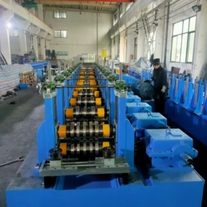 護(hù)欄板成型設(shè)備