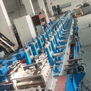 護(hù)欄板成型設(shè)備