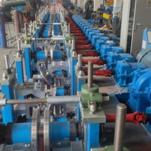 護(hù)欄板成型設(shè)備