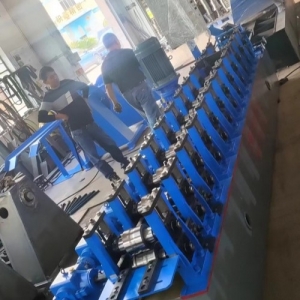 護(hù)欄板成型設(shè)備