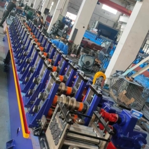 護(hù)欄板成型設(shè)備